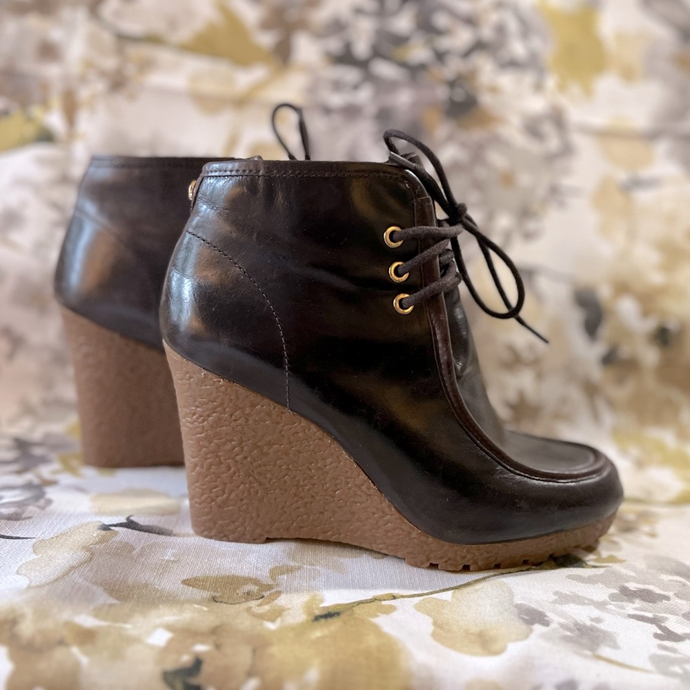 NIB Michael Kors Gorgeous Brown Leather Rory Wedge Bootie. Size 7M.